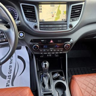 Hyundai Tucson 1. 7 CRDi 141kc *XPossible*